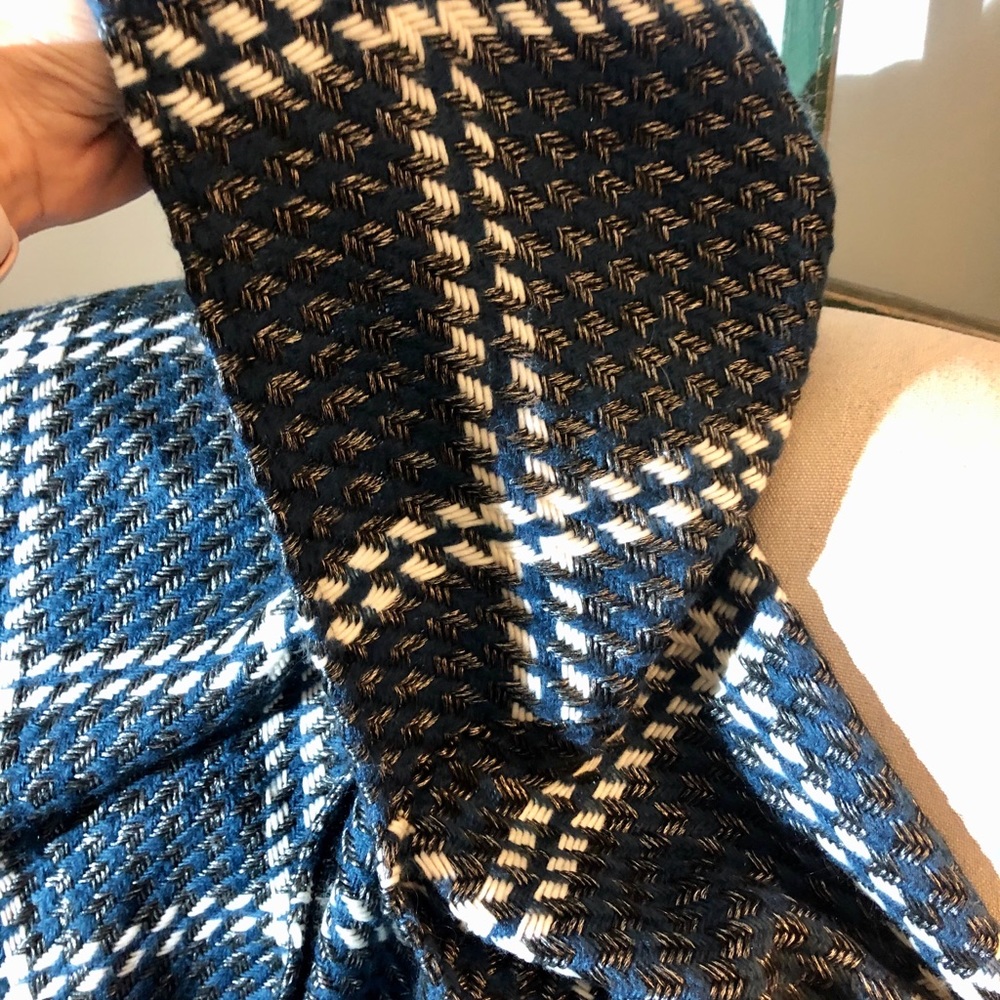 Shawl - Picture 3 of 8